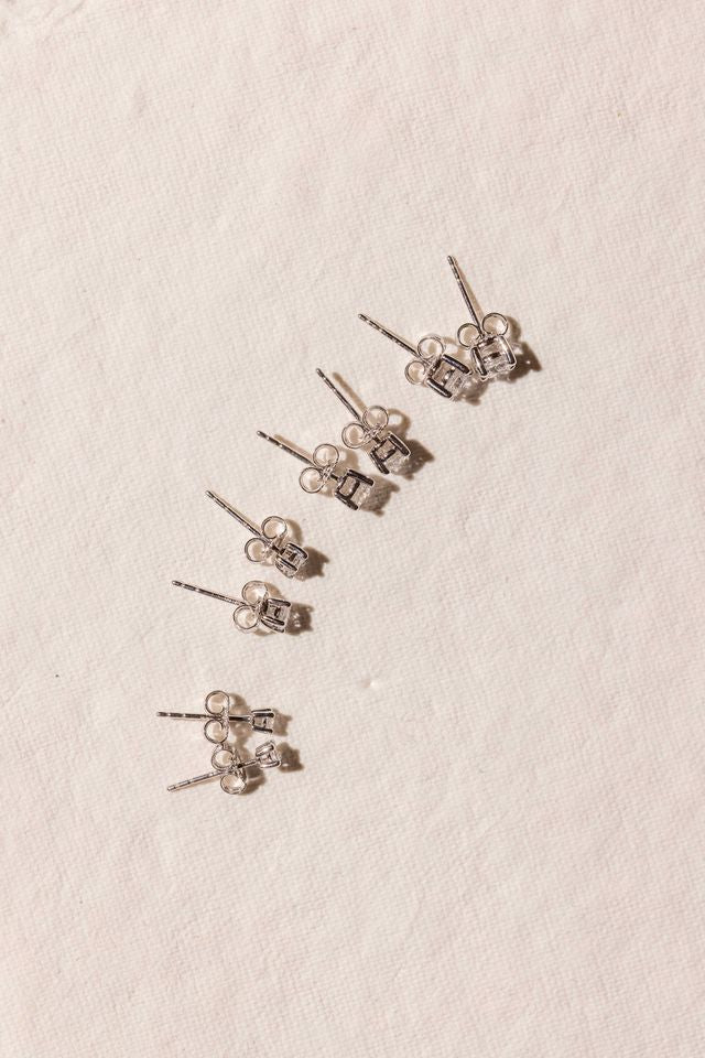 Diamond Earrings with 4 claws in 9kt Gold