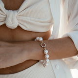 Freshwater pearl bracelet with gold bolt clasp