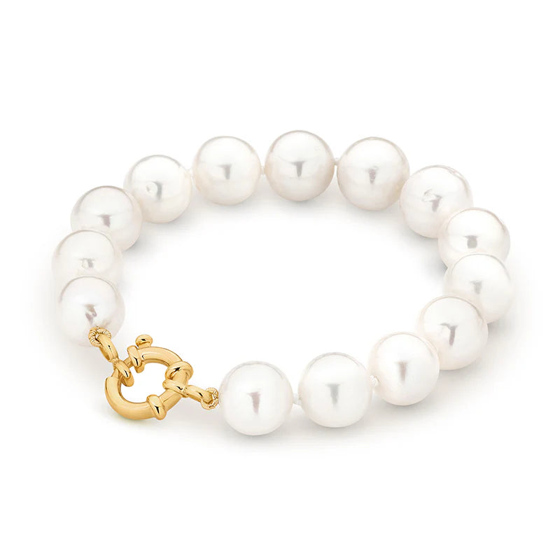 Freshwater pearl bracelet with yellow gold bolt clasp