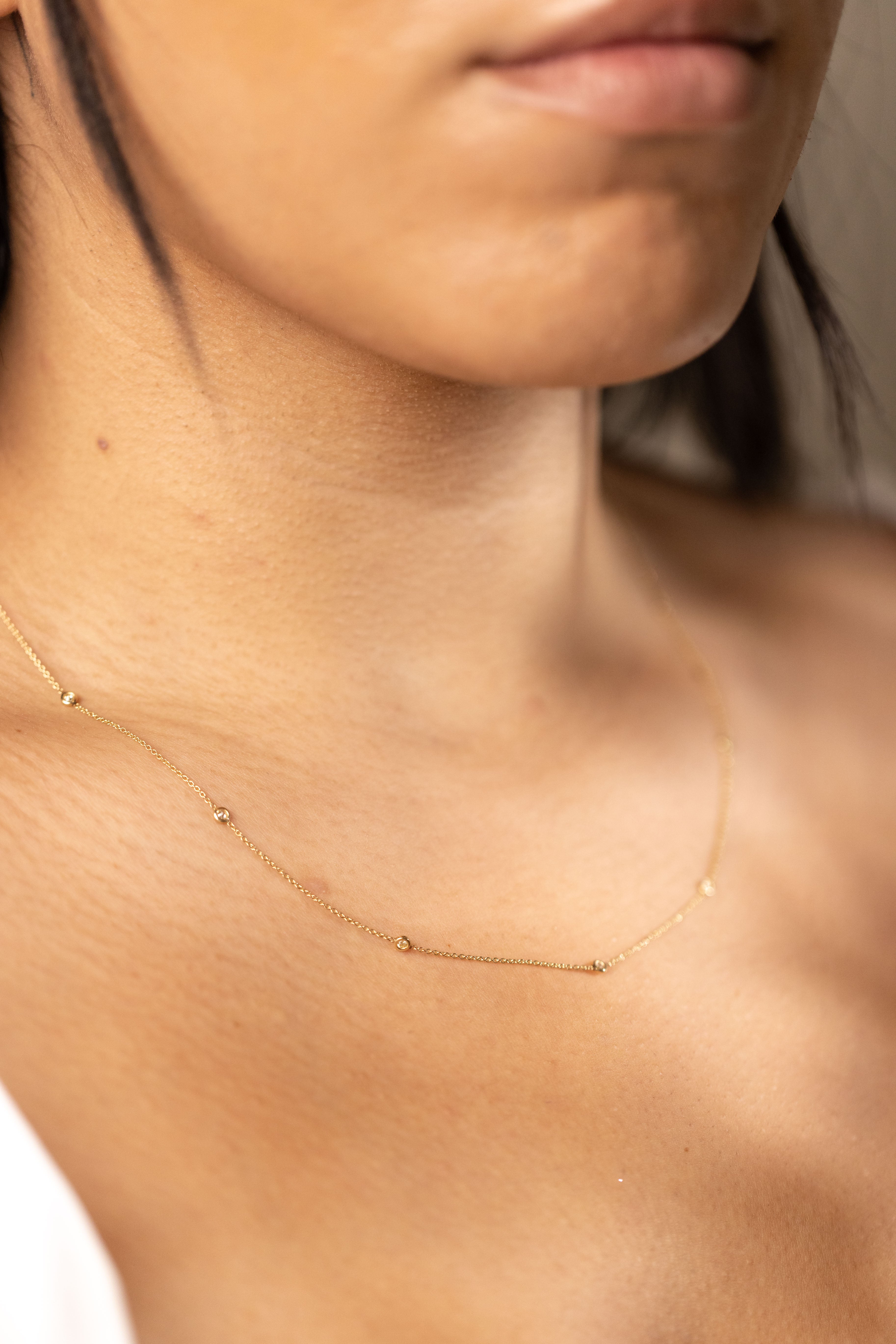Small dotted diamond necklace