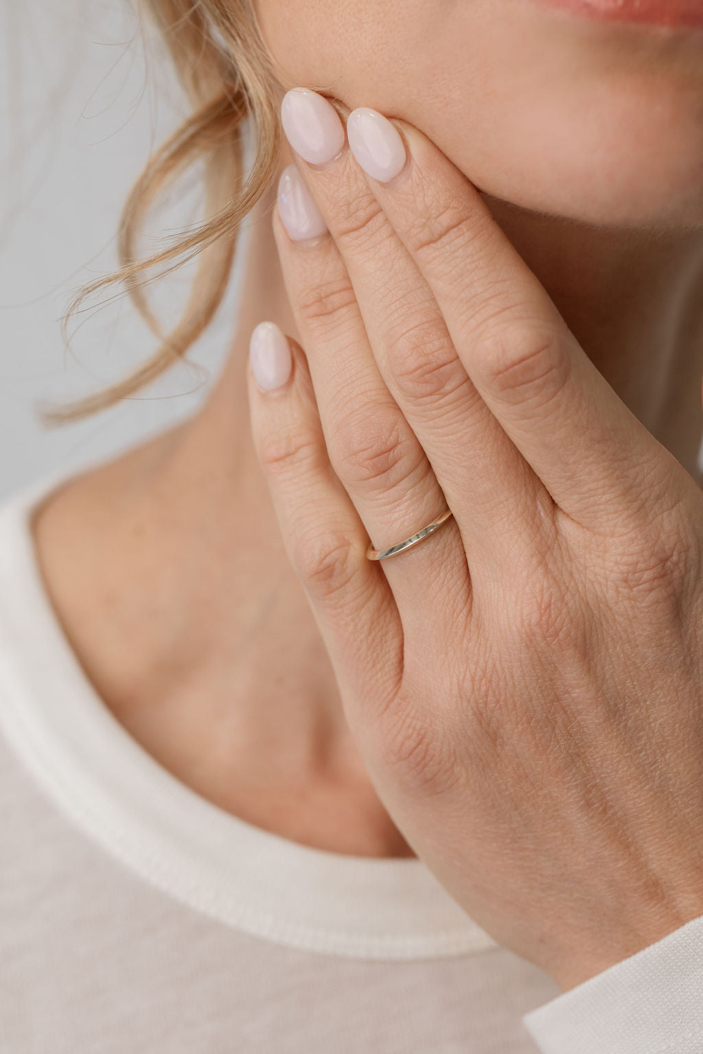 gold knife edge wedding ring