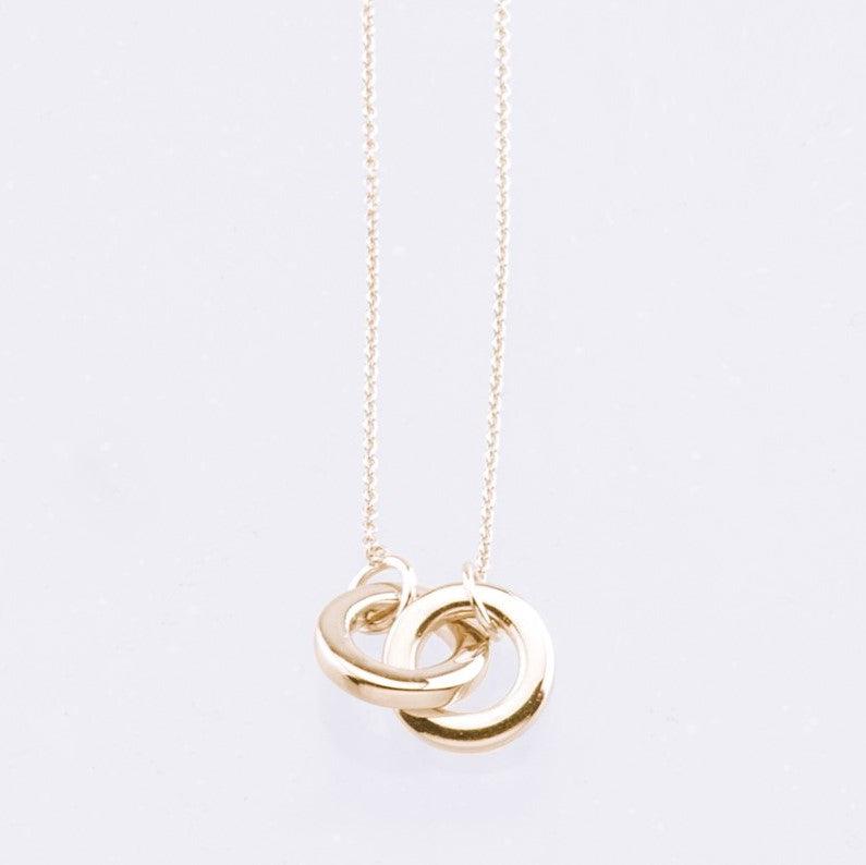 yellow gold interlocking rings necklace