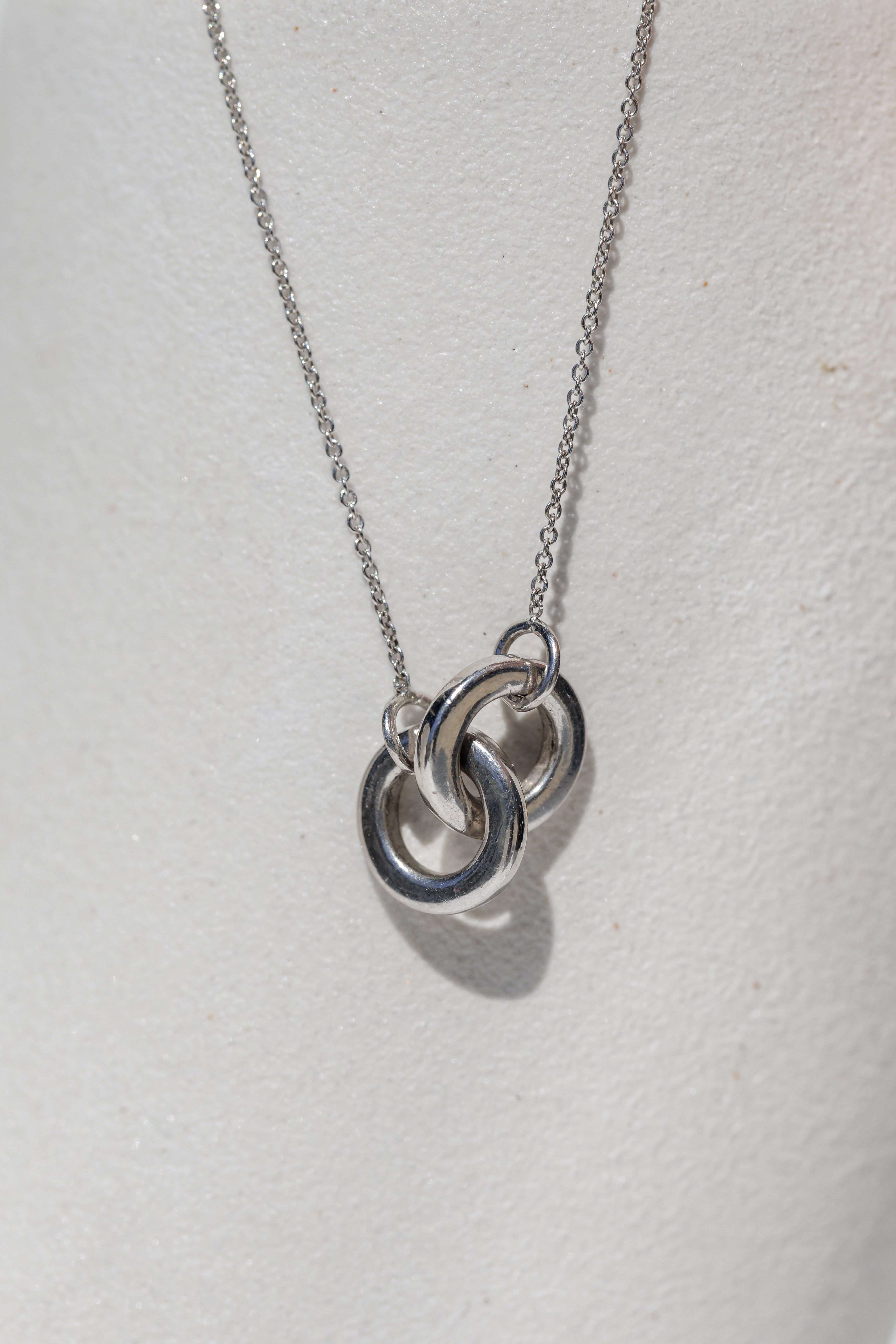 interlocking circle necklace