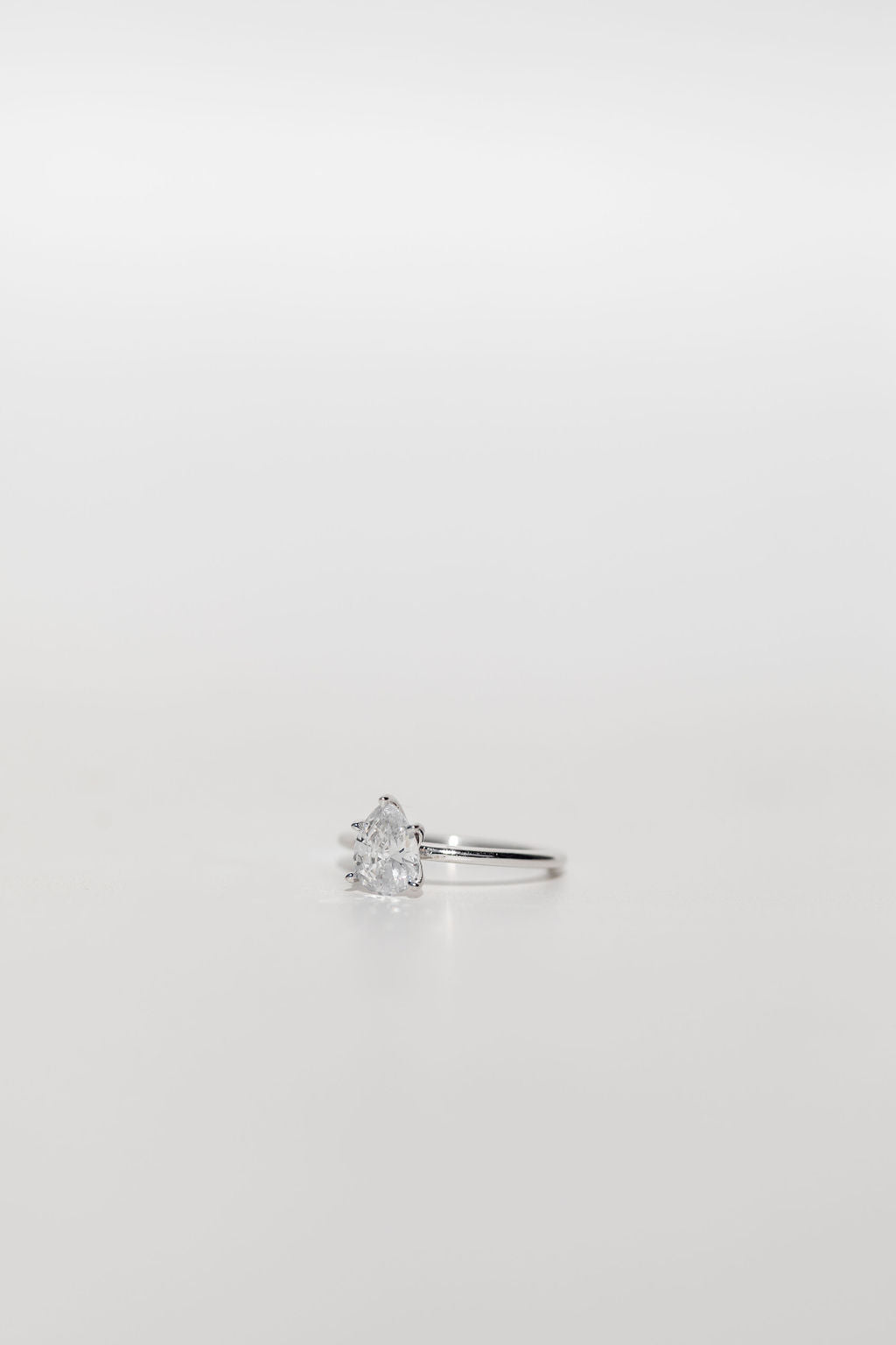 pear cut diamond solitaire engagement ring