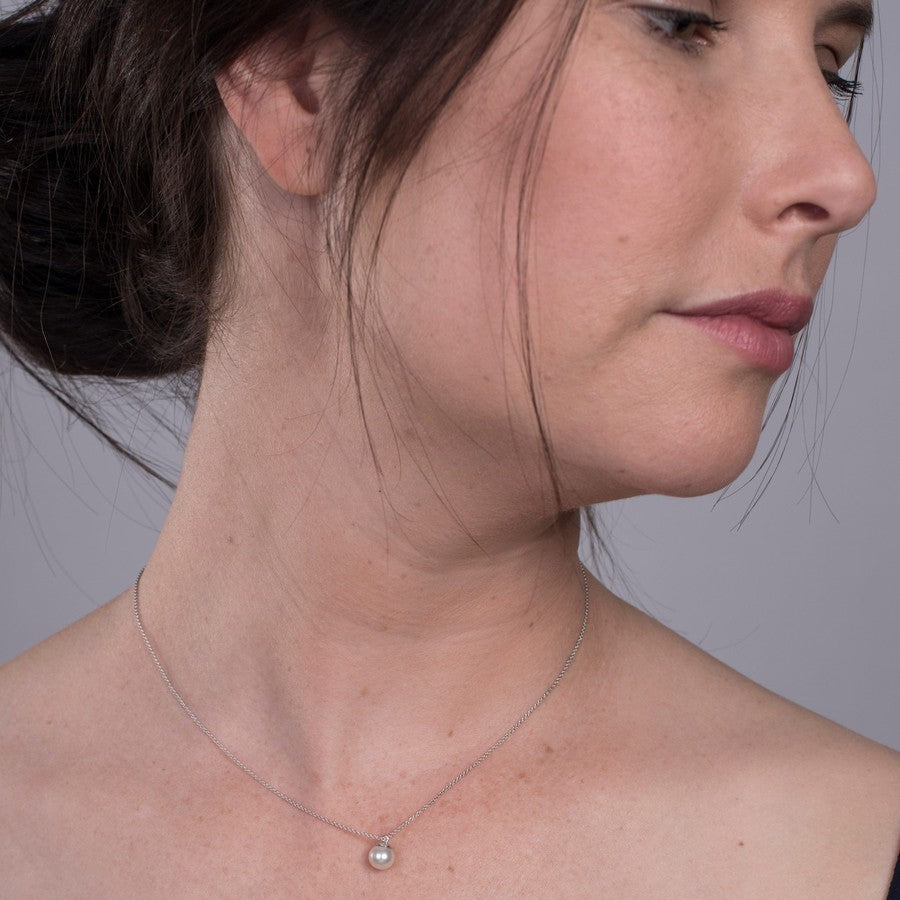 white gold freshwater pearl pendant and necklace