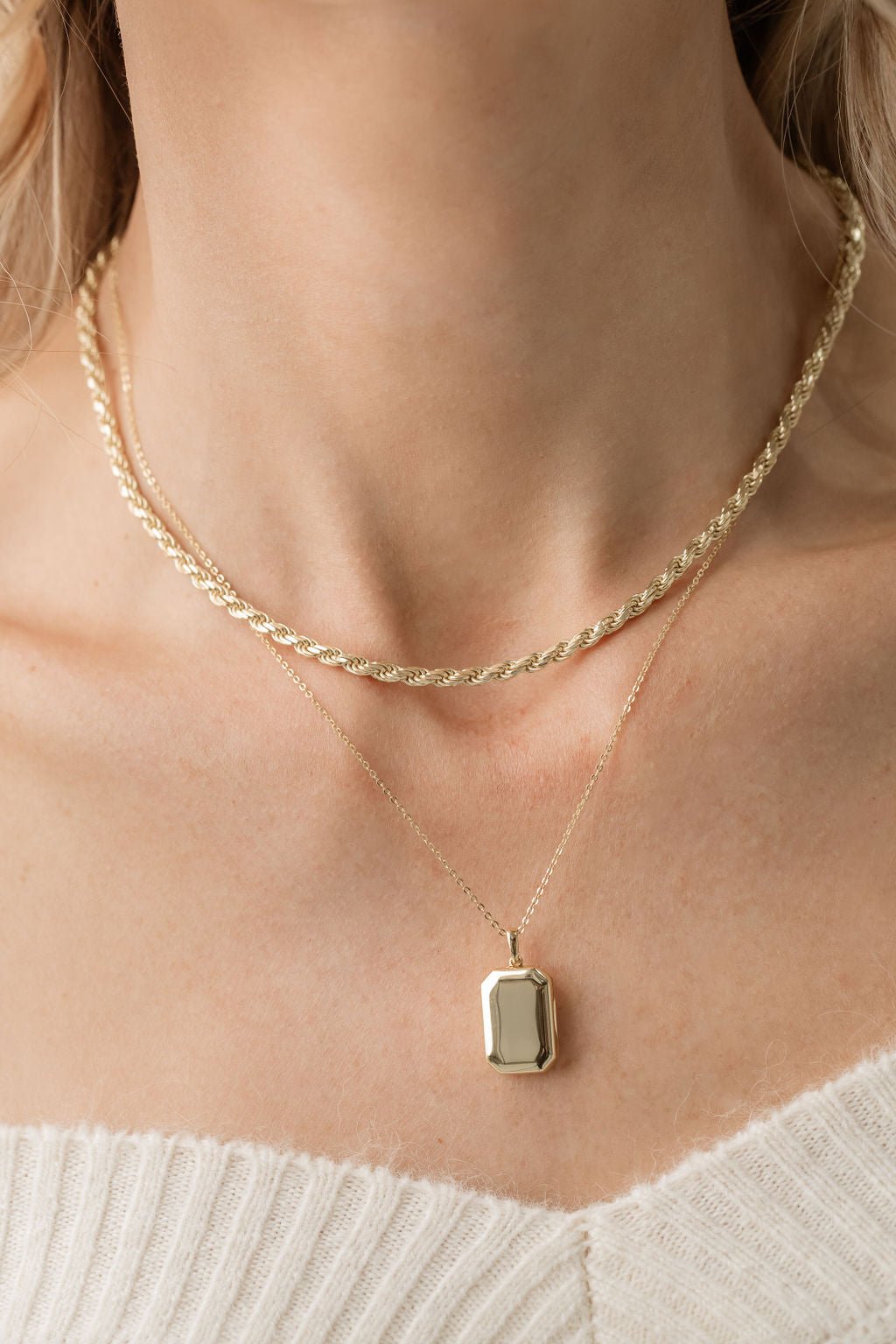gold rope chain with rectangular pendant