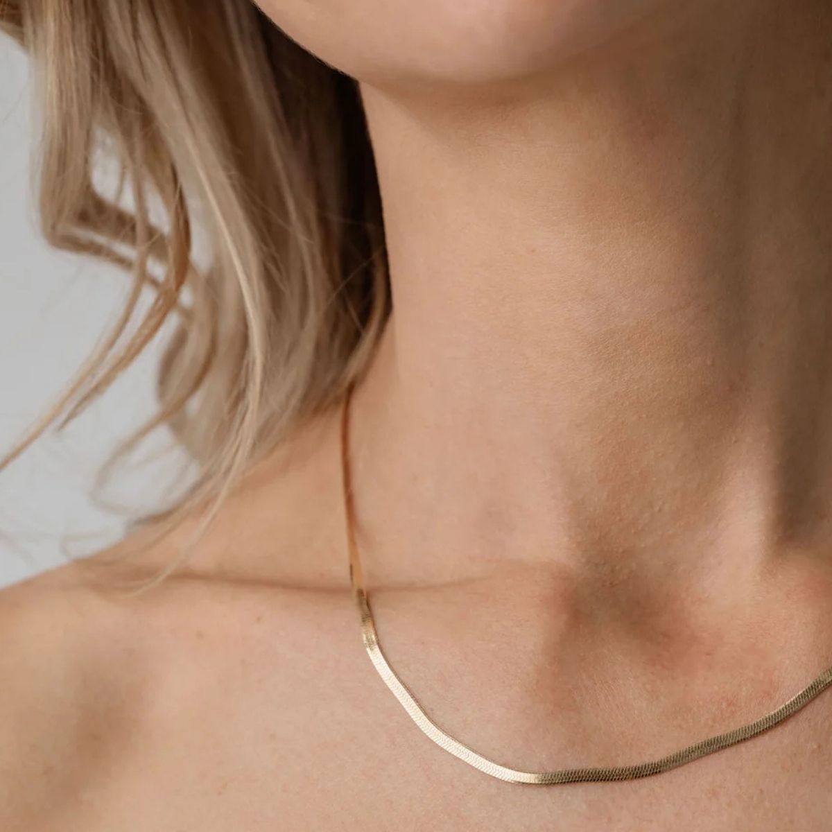 18k gold curved bar necklace in minimalist style perfect for layering or solo wear