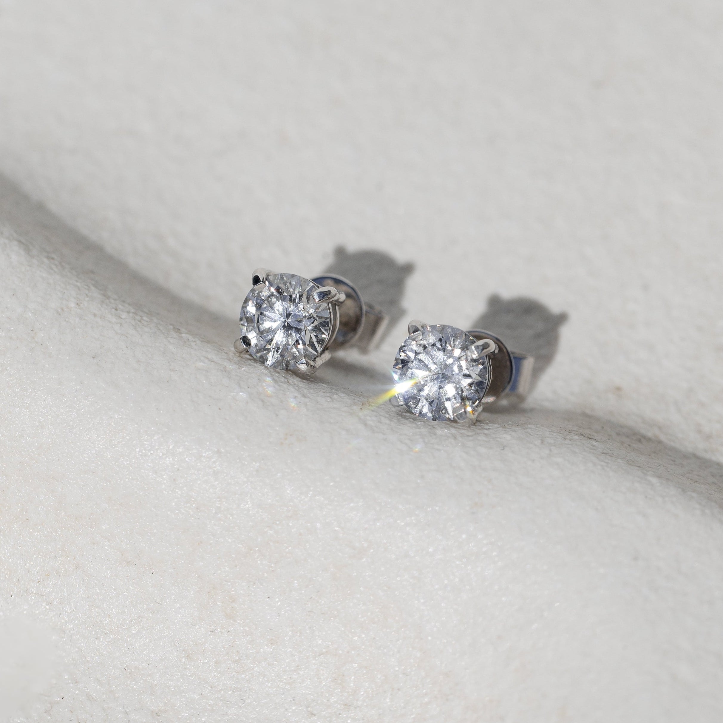 2ct round diamond studs 
