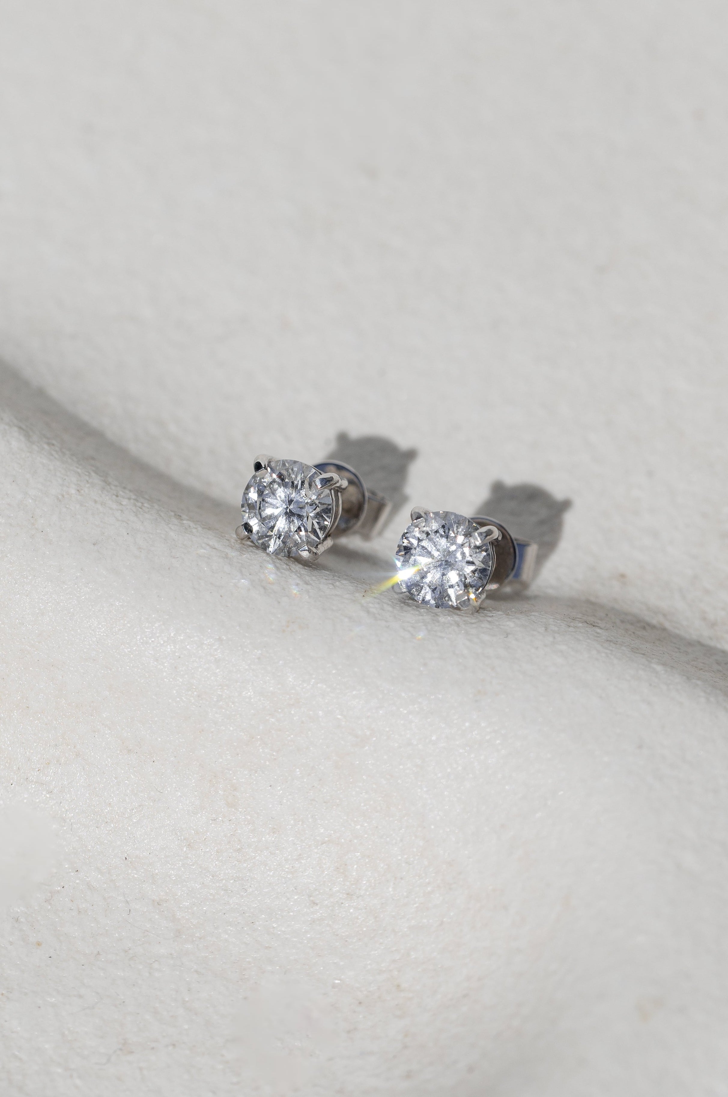 2ct round diamond studs 