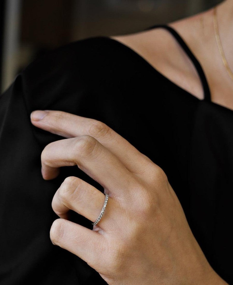 4 claw diamond wedding ring in platinum 
