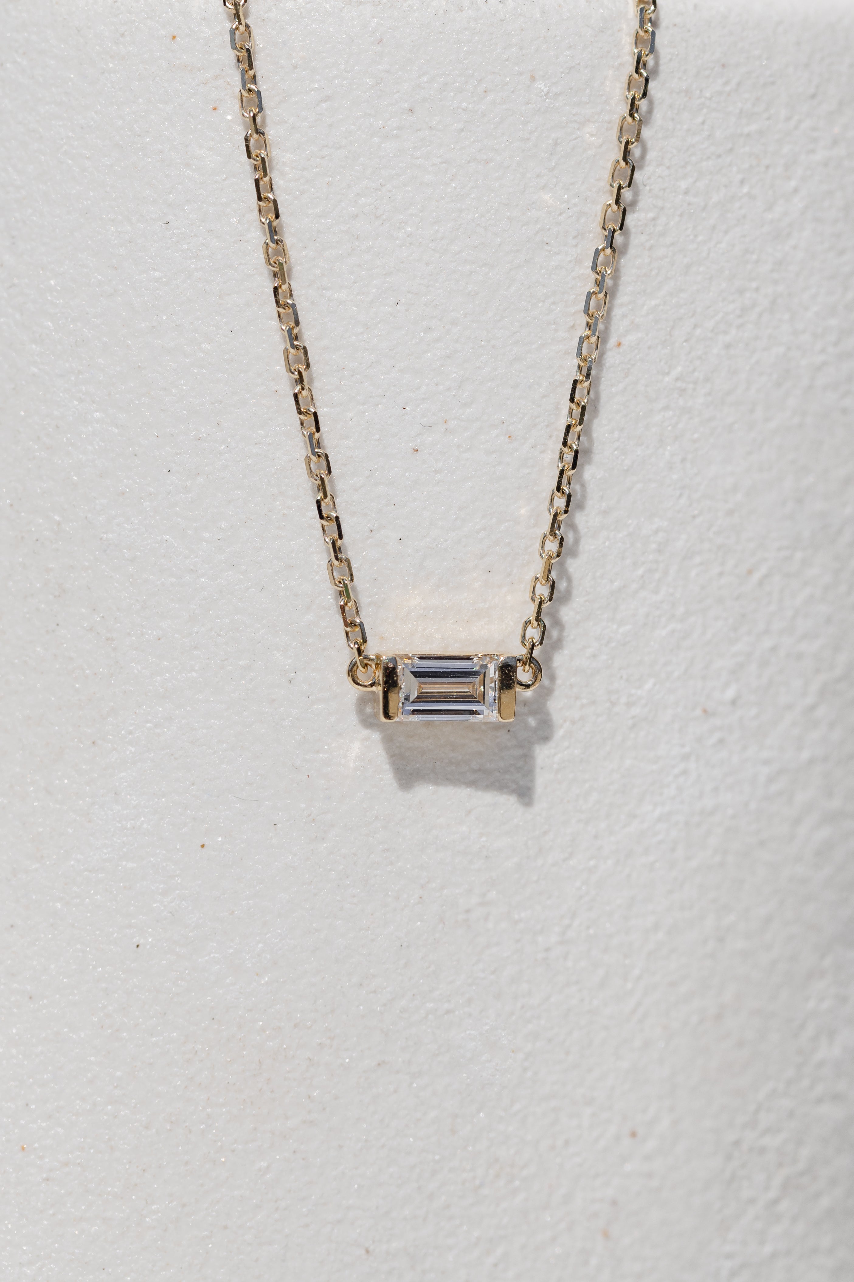 Baguette emerald cut diamond chain Yellow gold 