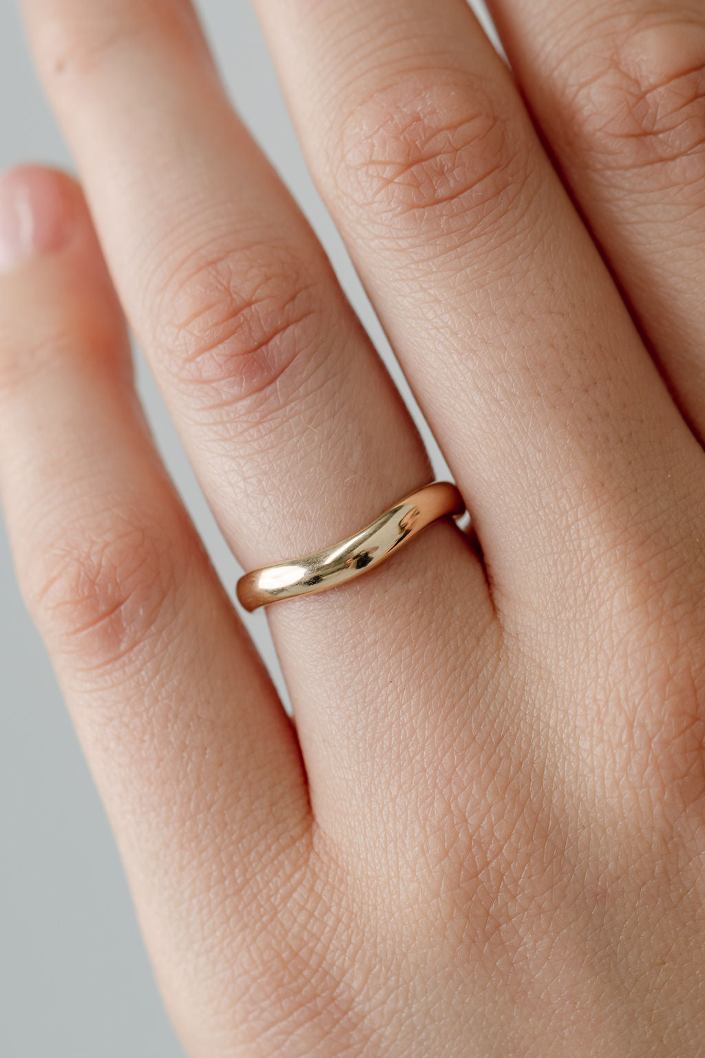 Bold Curved Wedding Ring - yellow gold 