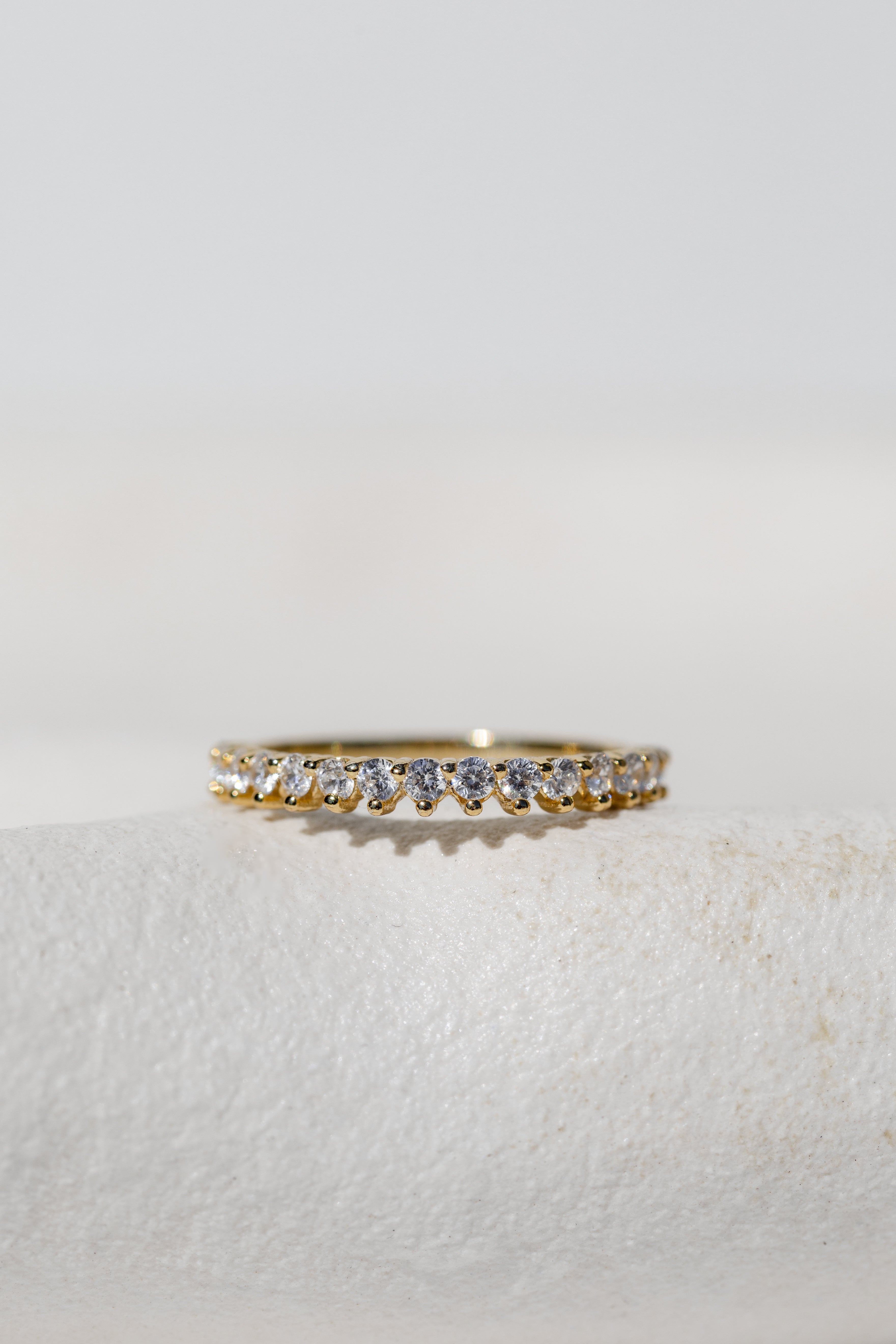 DIAMOND RING ROUND