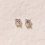 Diamond Stud Earrings with 4 claws in 9kt Gold
