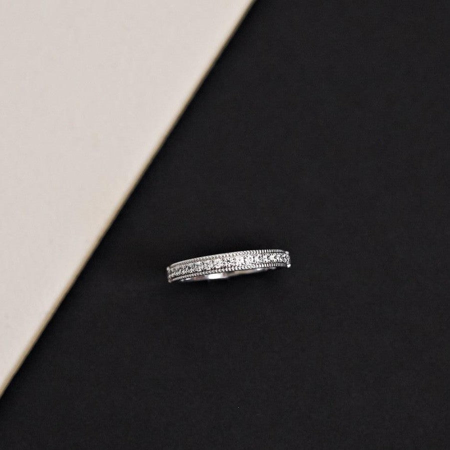  Diamond ring with mill grain edging vintage style with natural diamonds 18kt white gold 