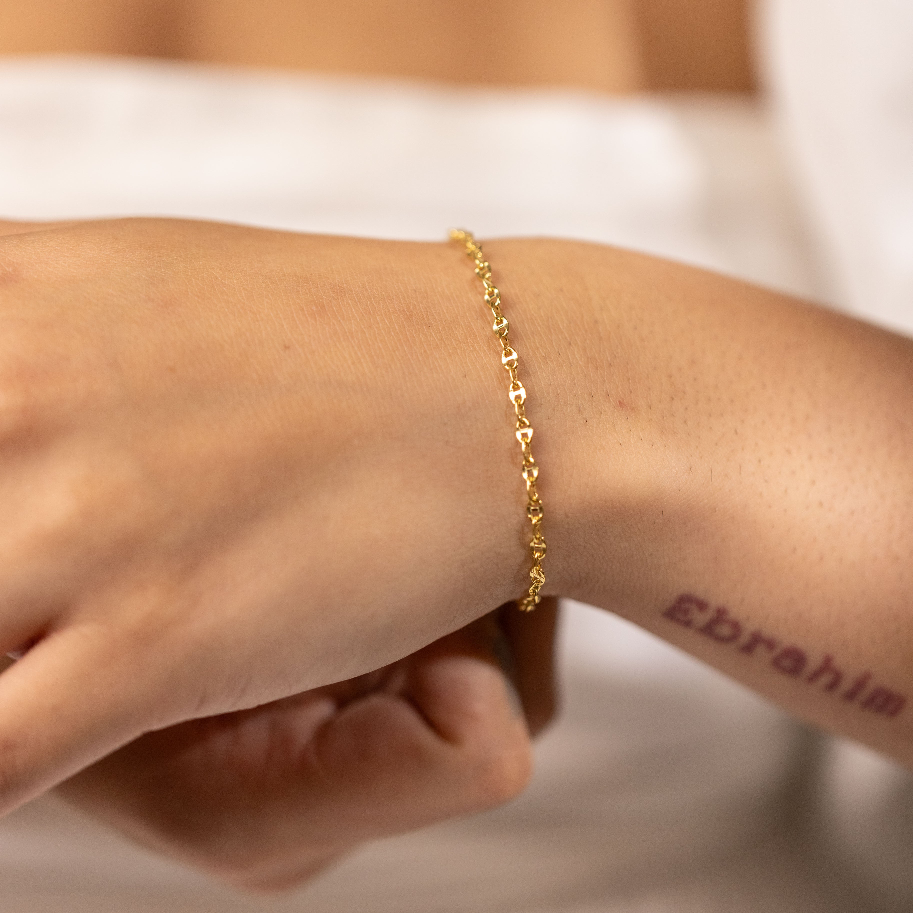 Gucci link bracelet  solid gold 