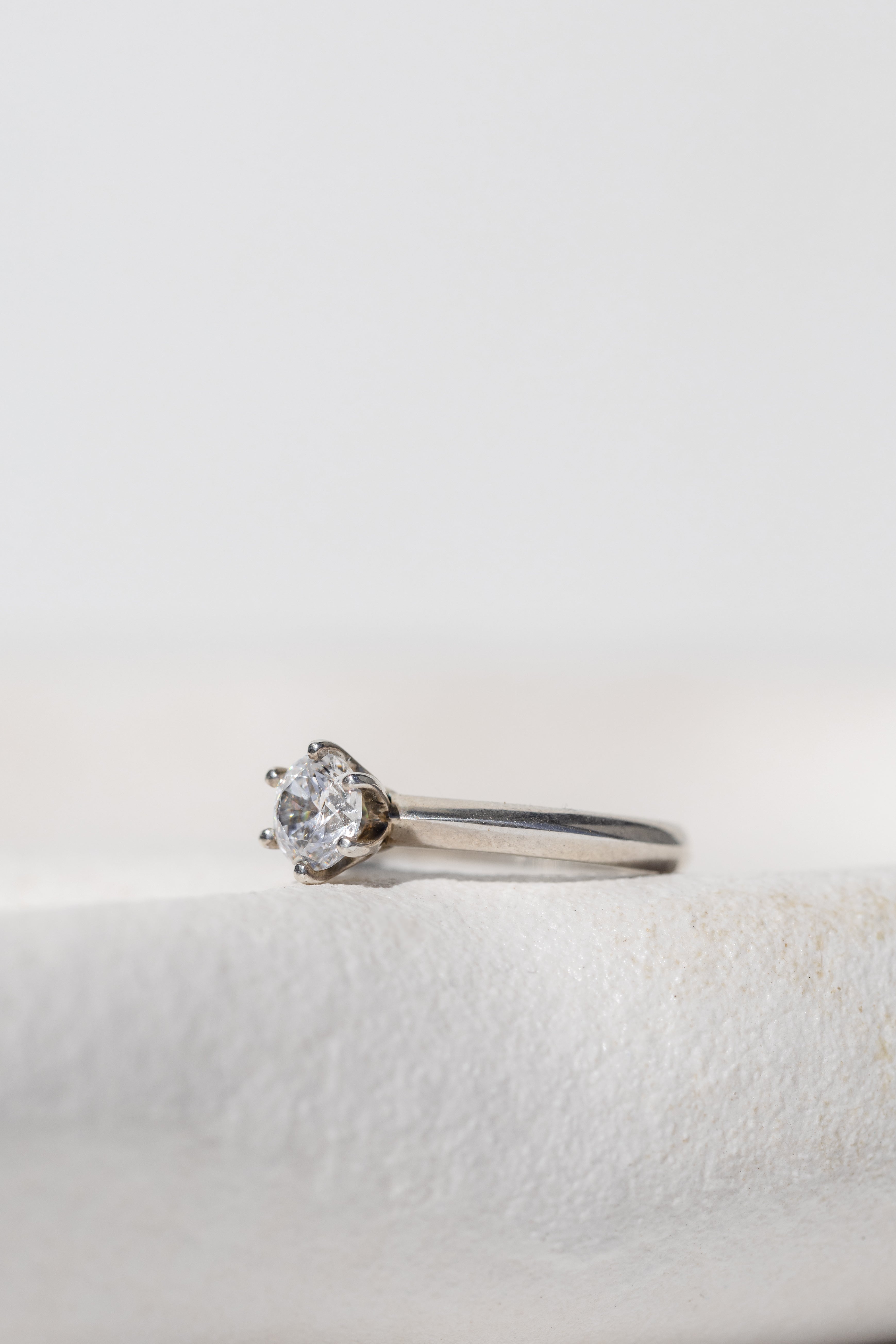 KNIFE EDGE OVAL SOLITAIRE ENGAGEMENT RING