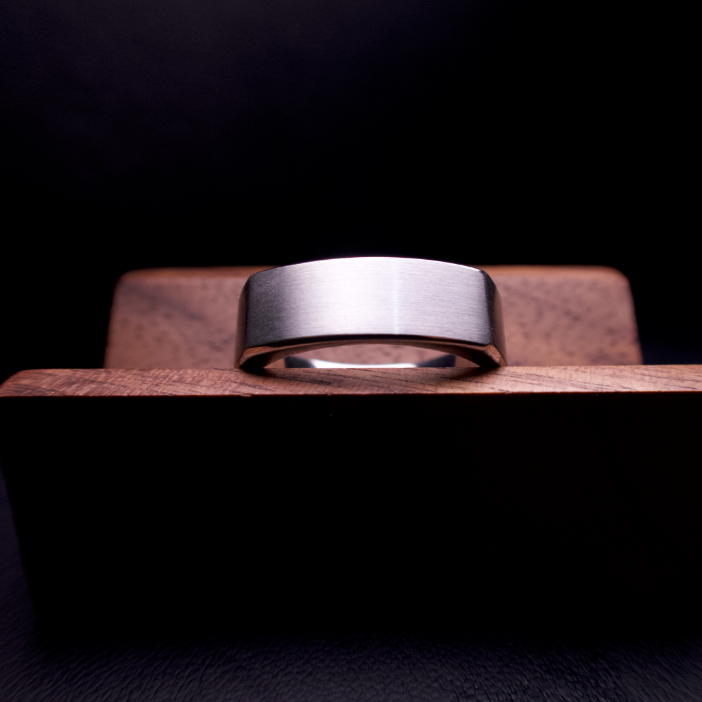 Mens signet flat top ring 