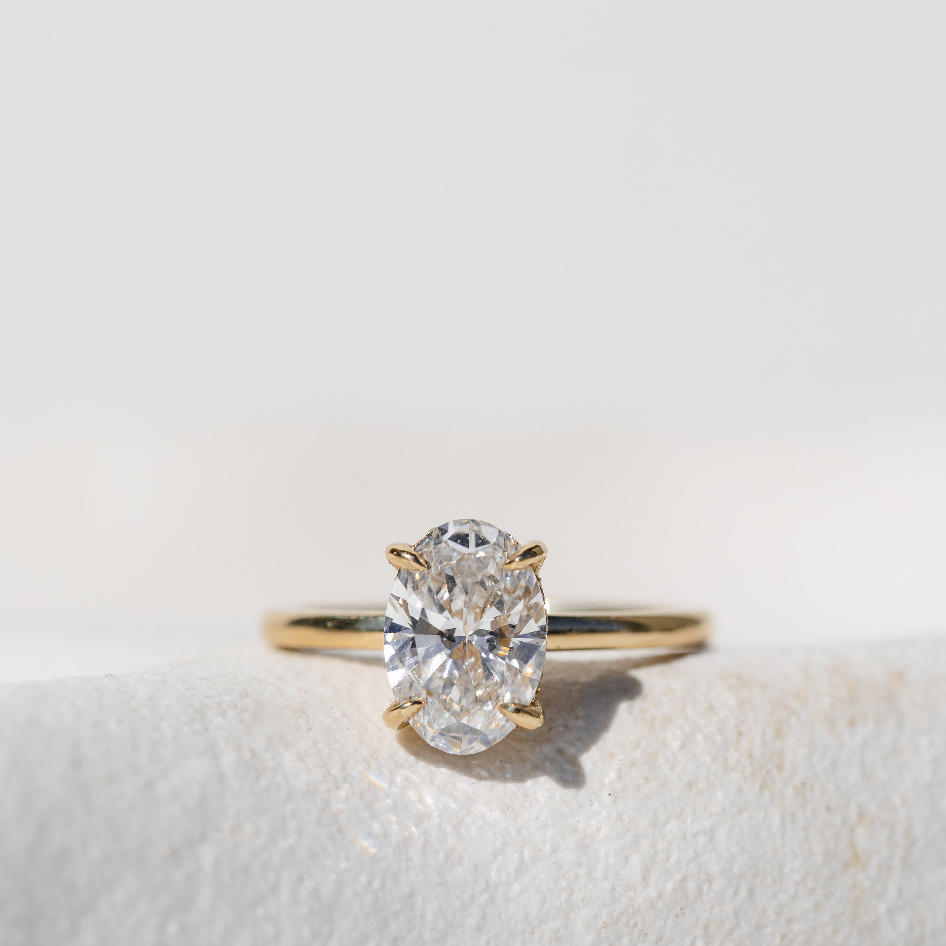 OVAL DIAMOND SOLITAIRE 