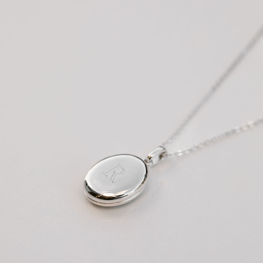 Oval locket necklace silver 