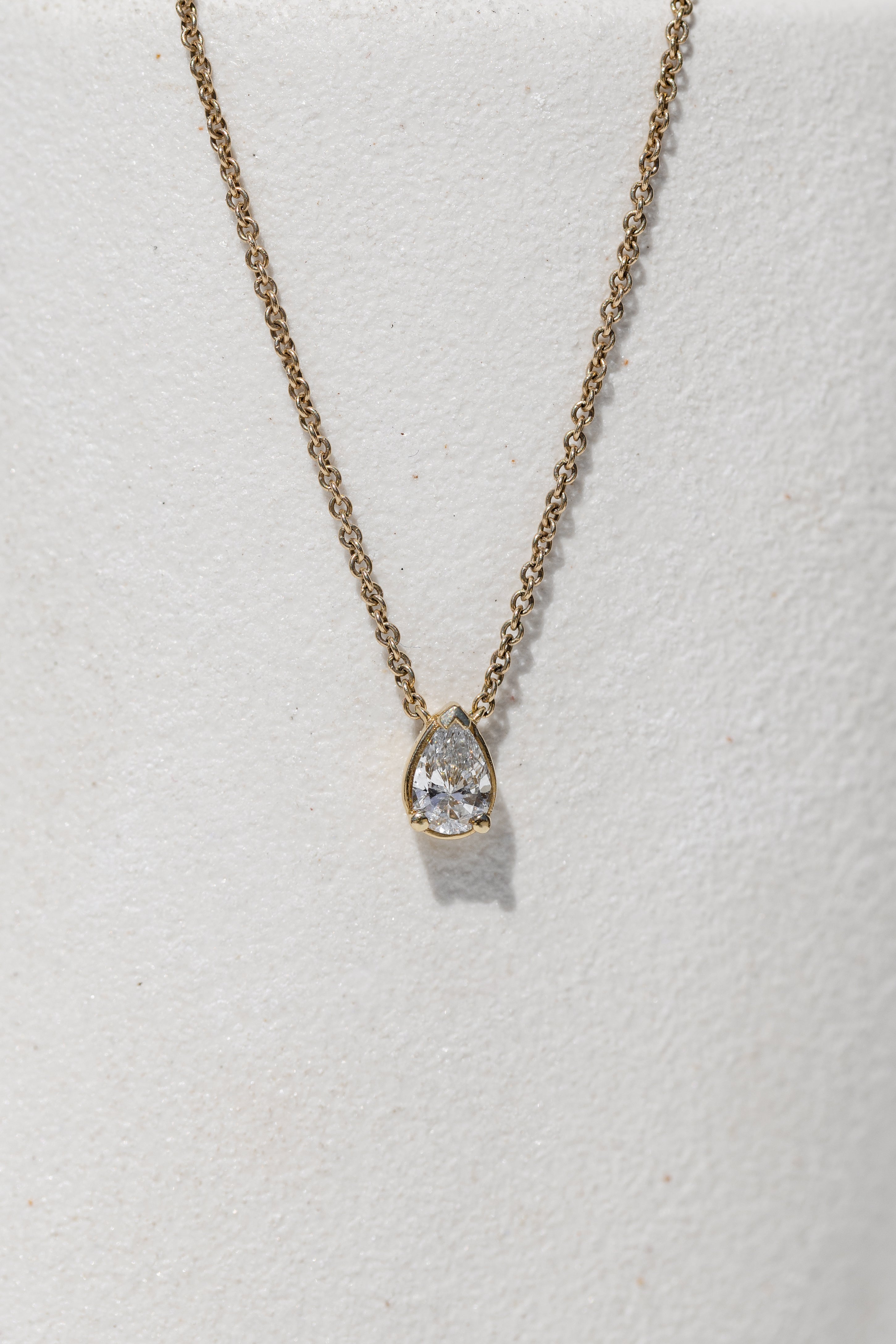 Pear cut diamond necklace gold