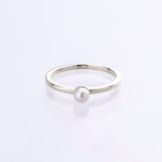 Pearl stacking ring 9kt white gold