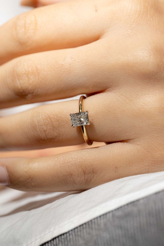 RADIANT CUT DIAMOND ENGAGEMENT RING 
