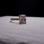 Radiant diamond side stone 