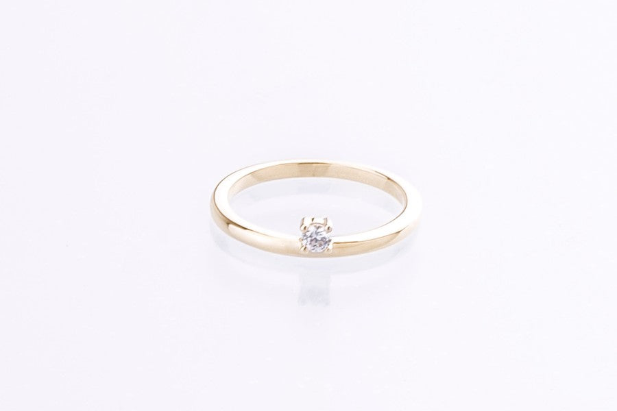Single diamond stacking ring yellow gold 