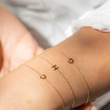 Tiny letter bracelet gold