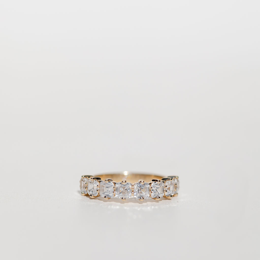 asscher cut diamond wedding ring