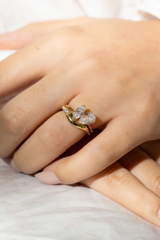 curved diamond wedding ring gold