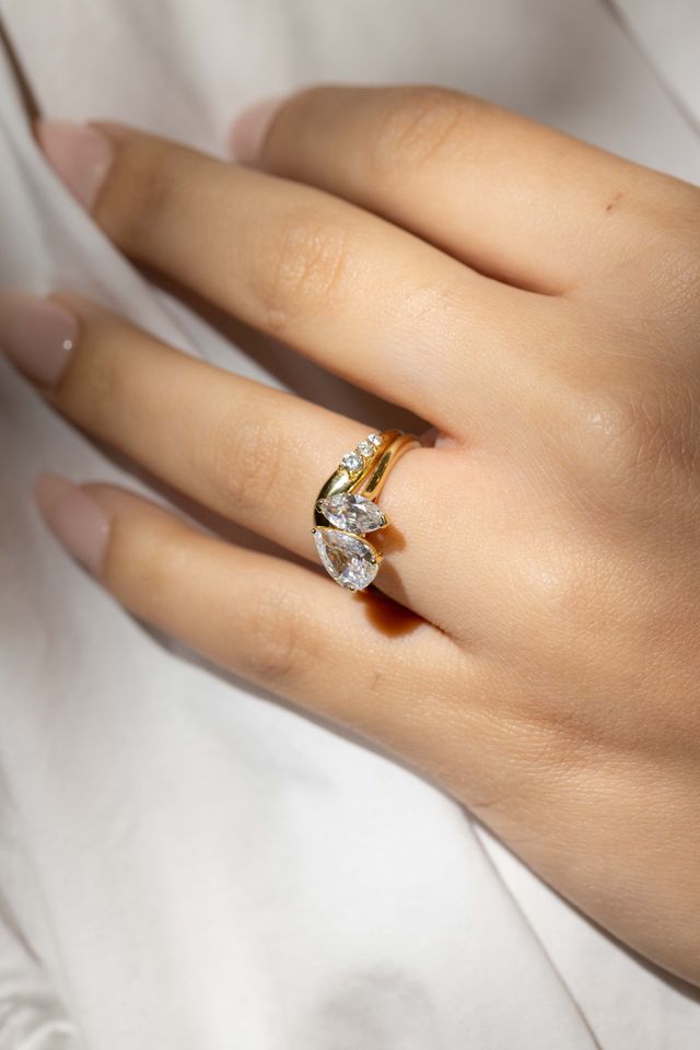 diamond wedding ring curved with gold