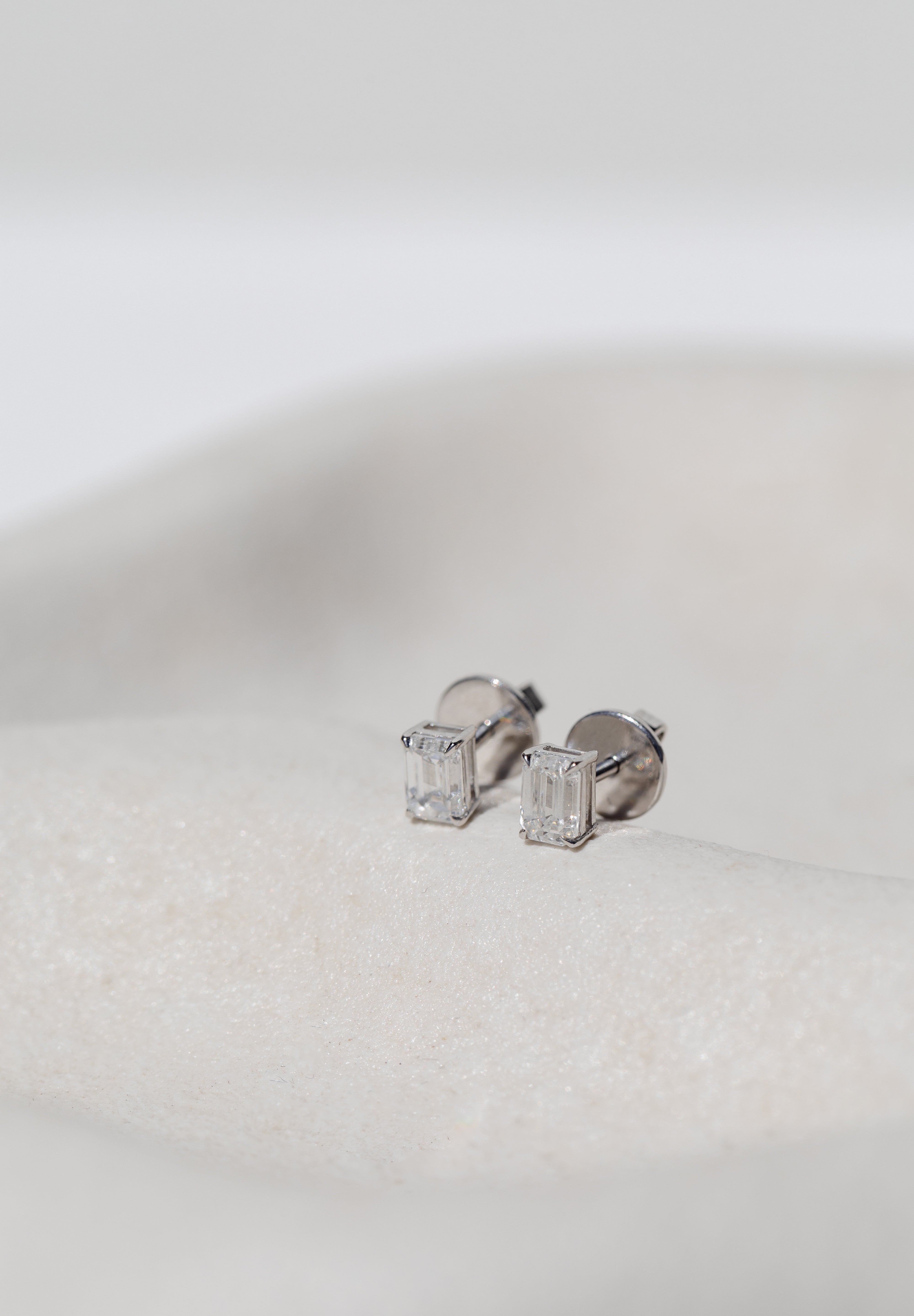 emerald cut diamond earrings 