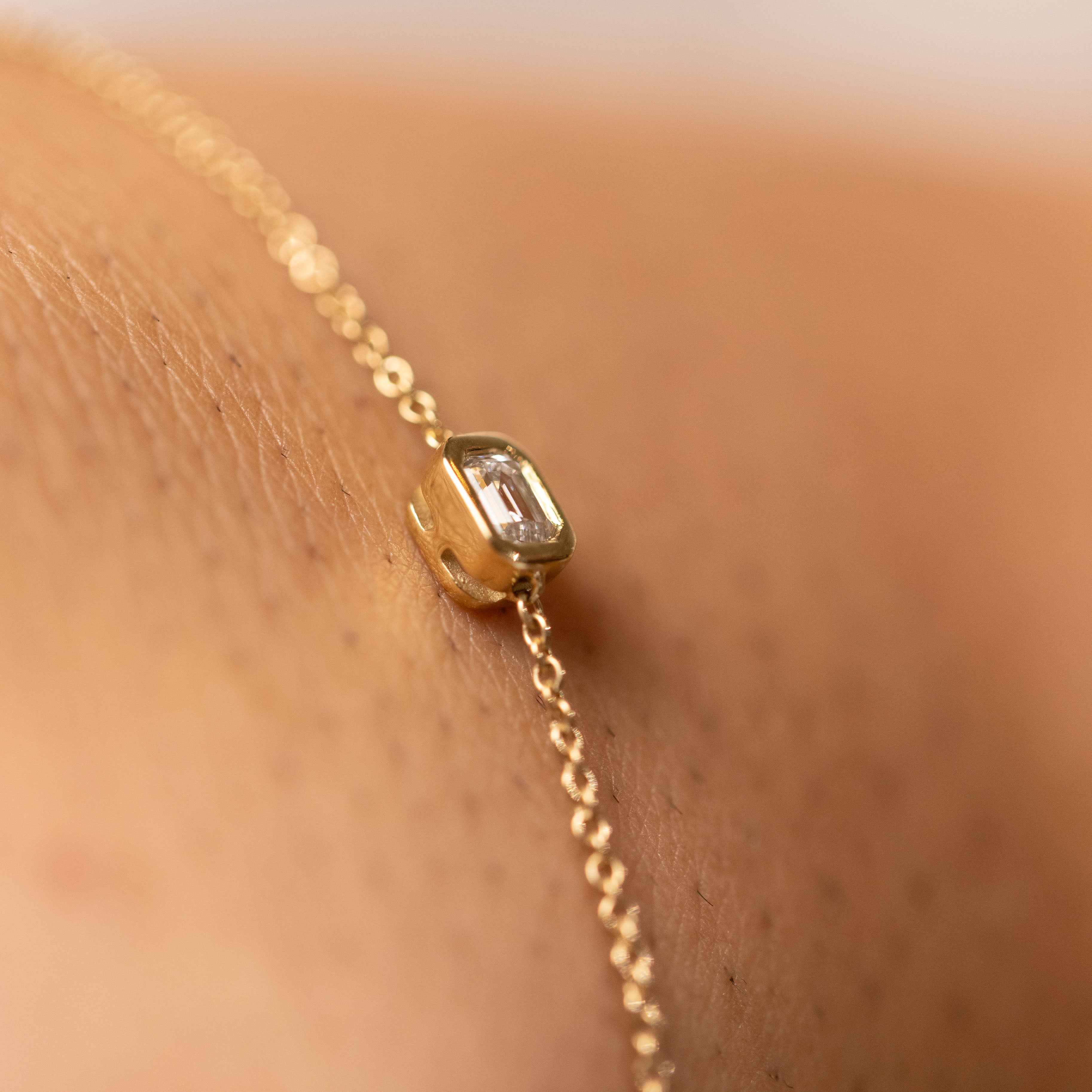 emerald pendent bracelet yellow gold 