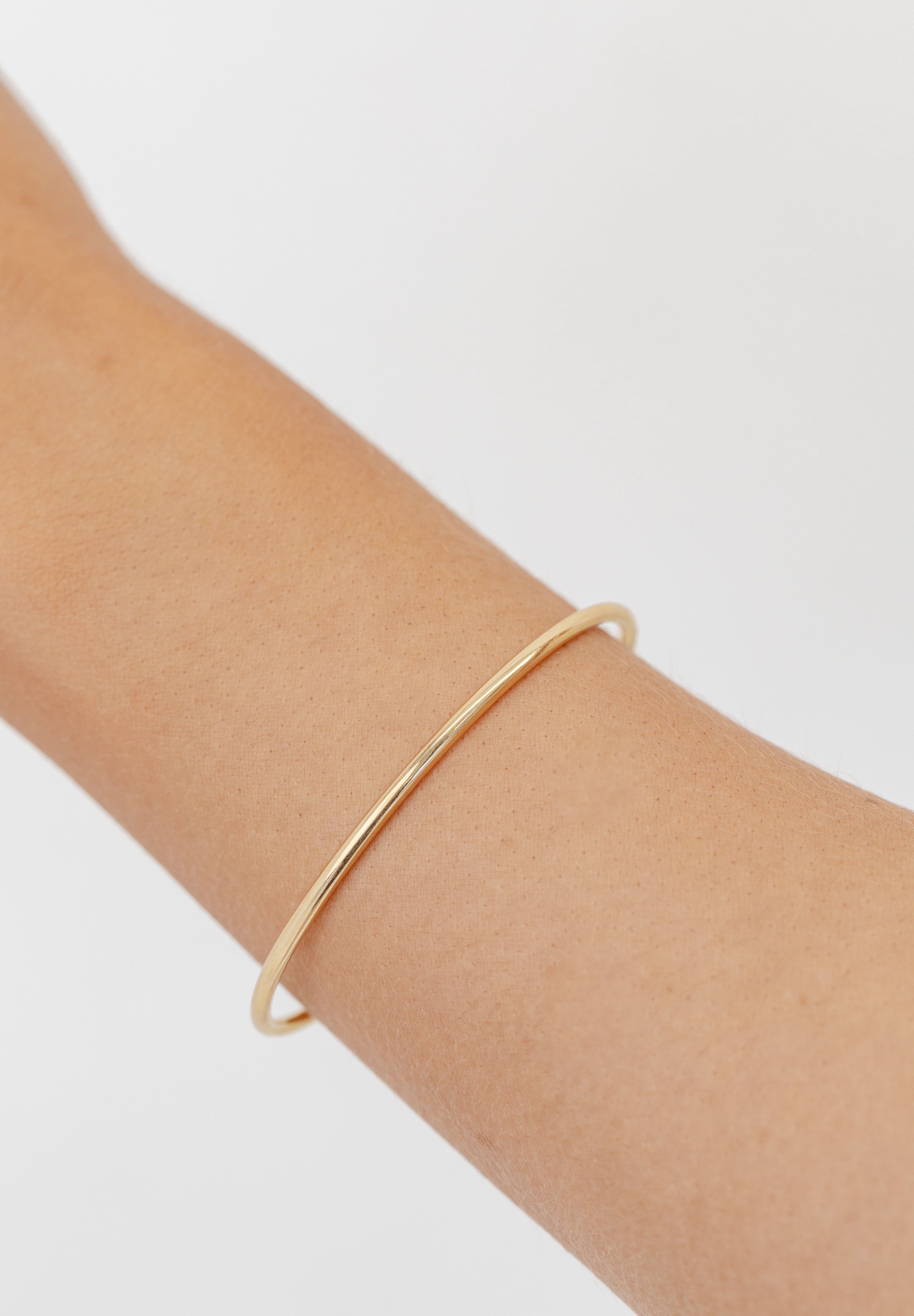 gold bangle Oval 