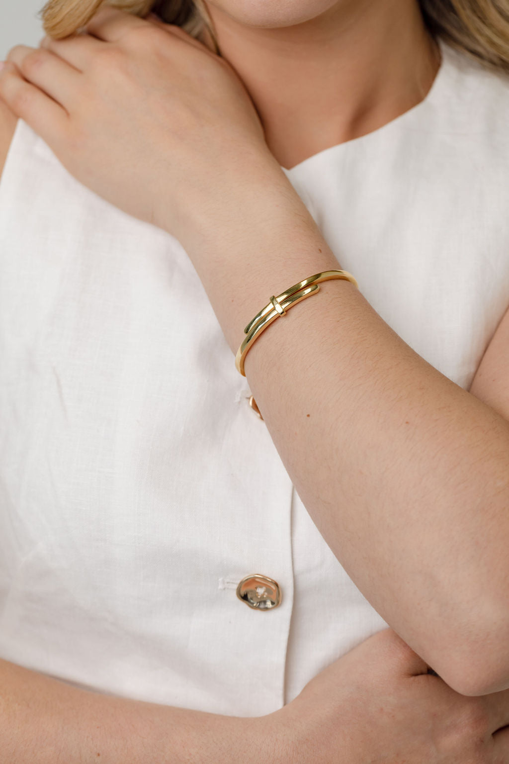 Gold crossover bangle
