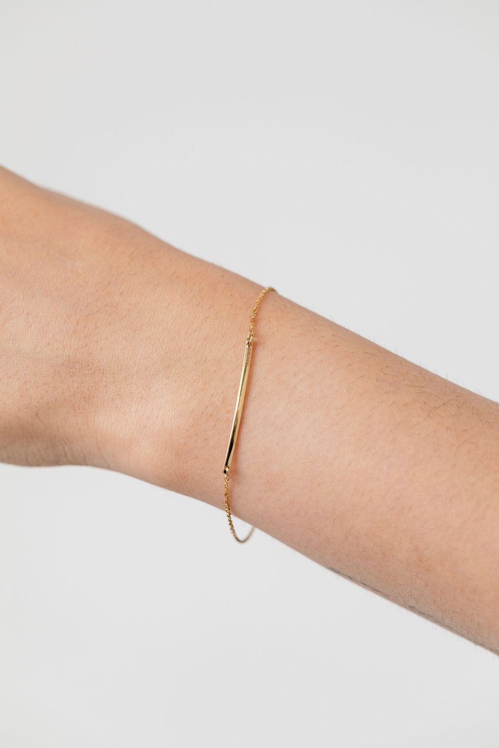 Engravable gold bar bracelet
