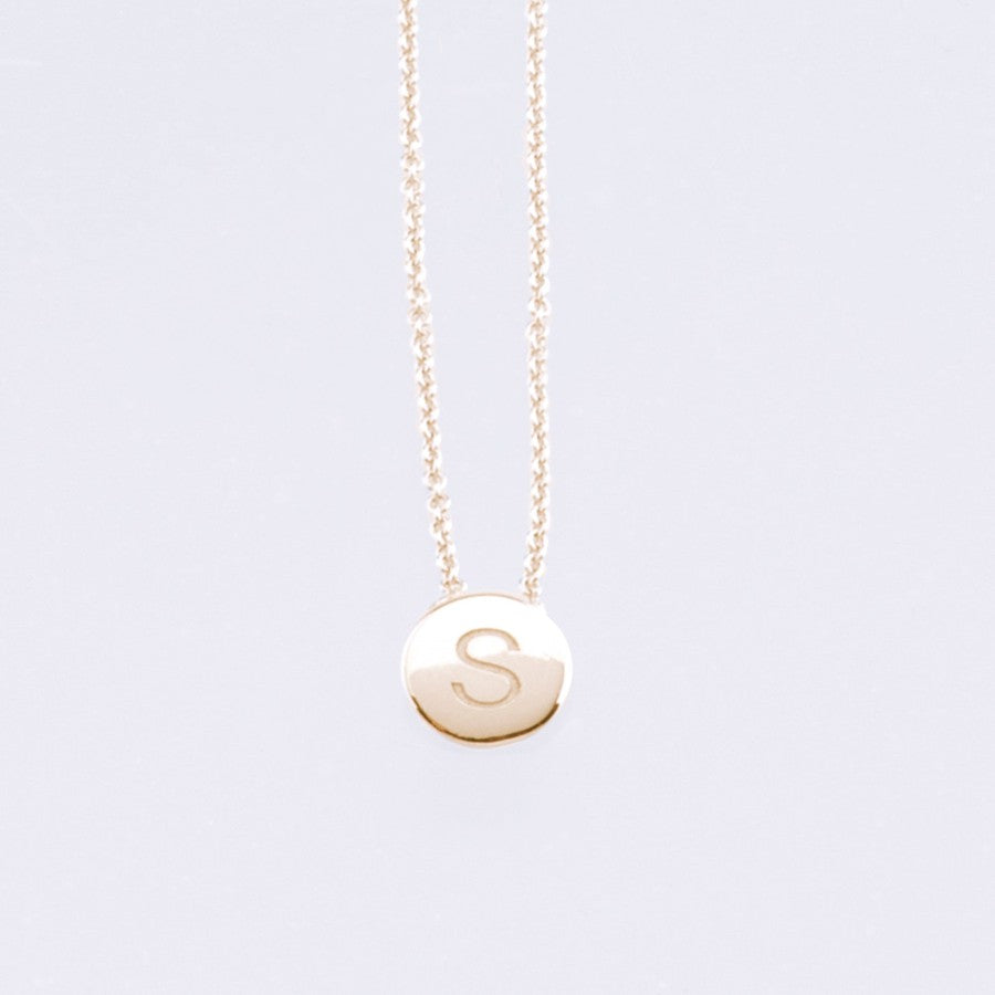 yellow gold disc pendant with engraved letter