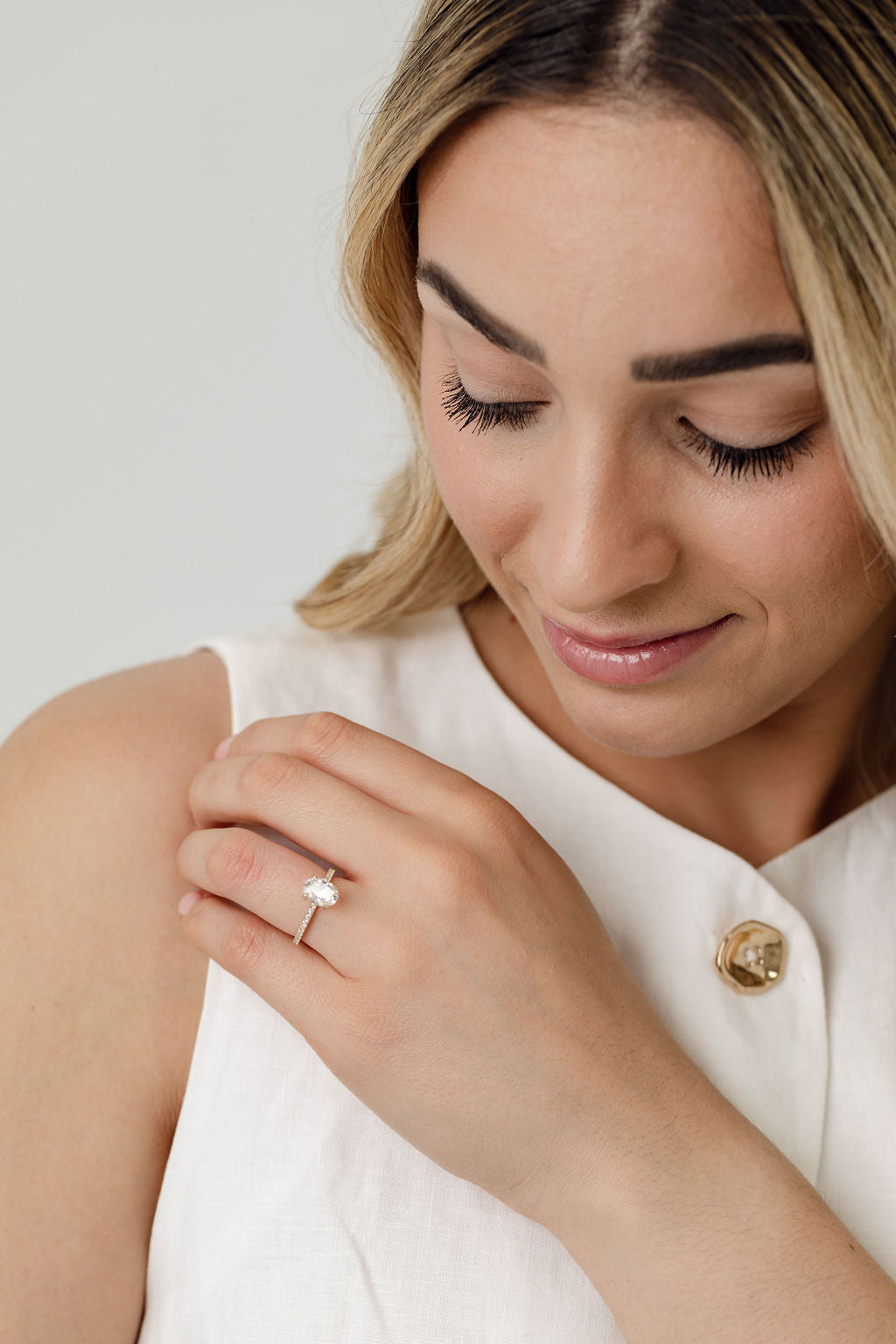 oval engagement ring with diamonds on the ring