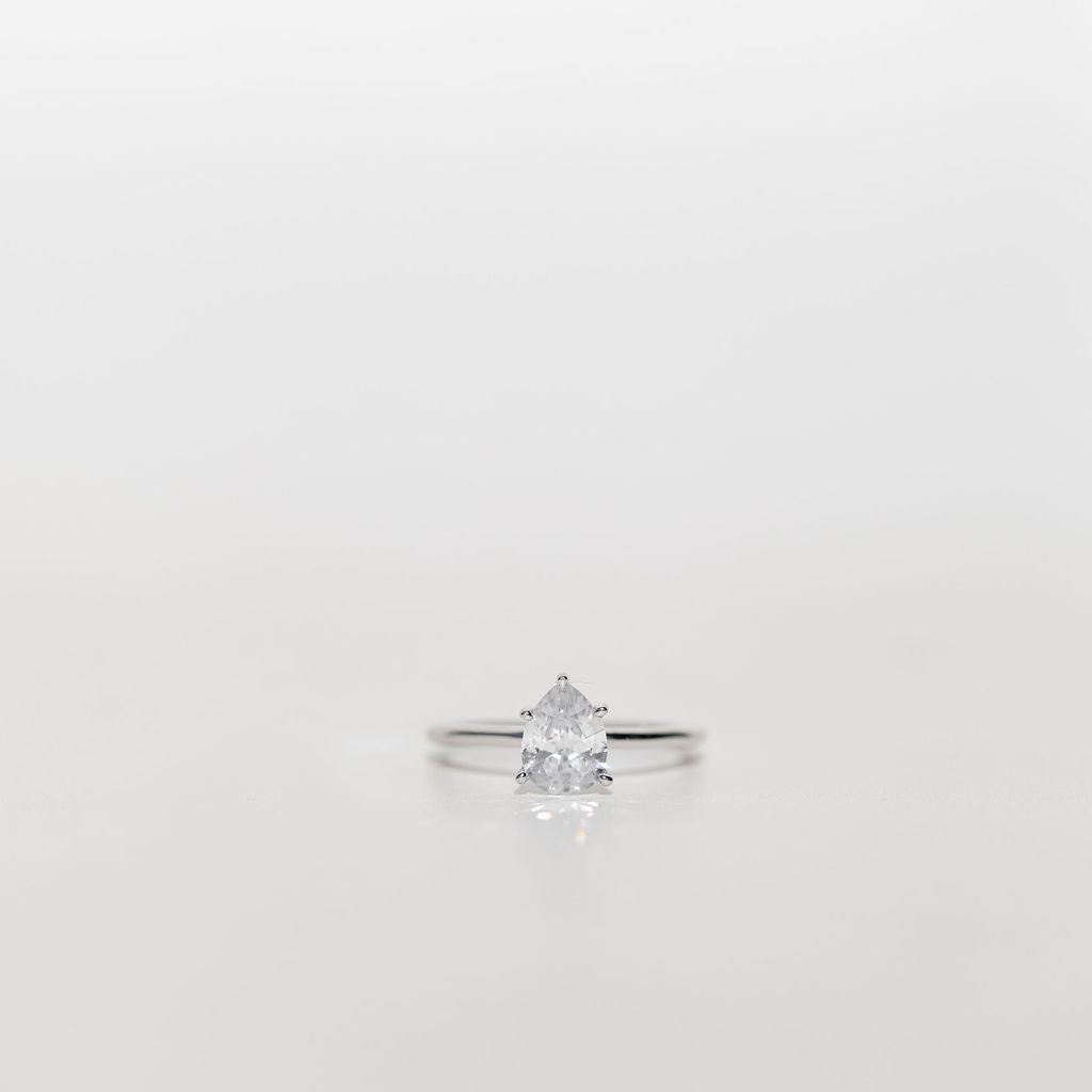 pear cut diamond solitaire engagement ring