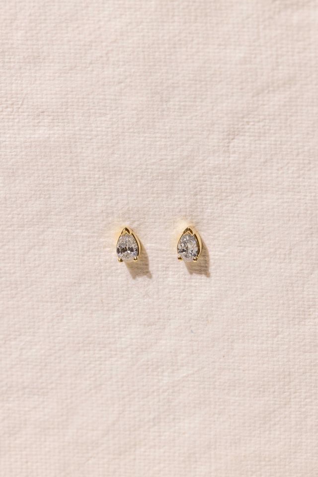 pear shape diamond earrings 