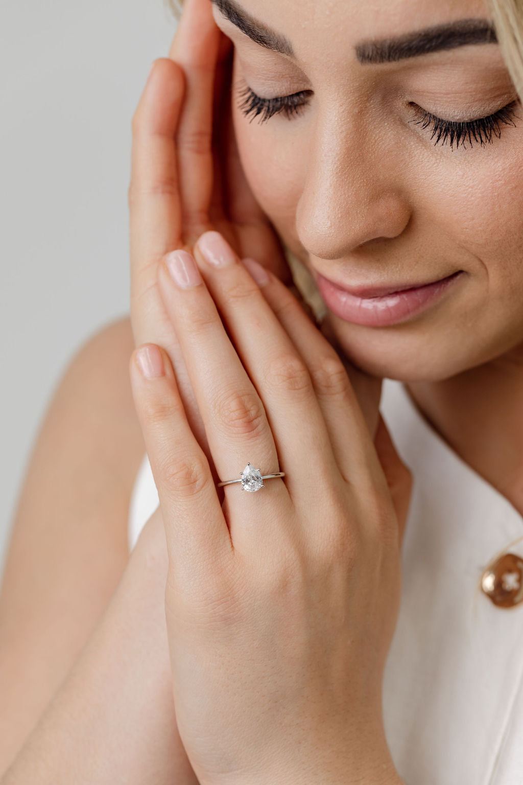 Pear cut solitaire engagement ring white gold
