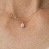 pearl pendant necklace in yellow gold
