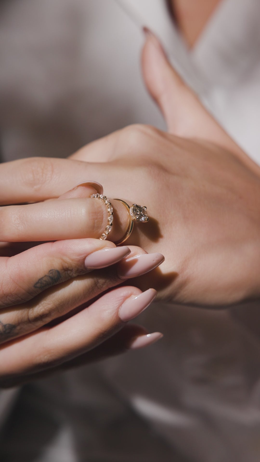 oval with hidden halo with 4 claw