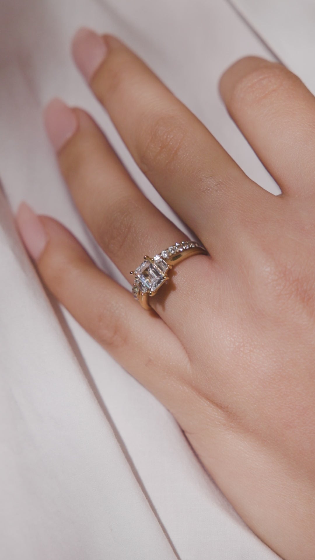 4 claw or V claw diamond wedding or eternity ring