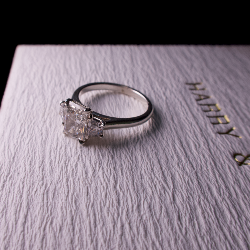 radiant cut trilogy diamond ring