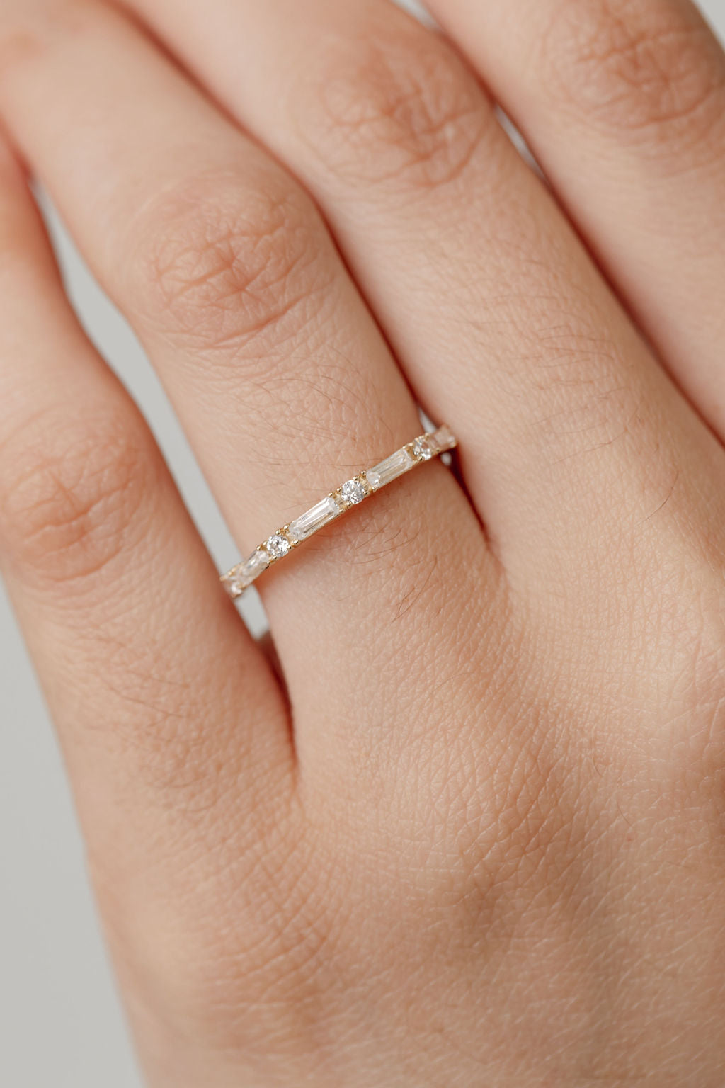 round diamond and baguette diamond wedding ring