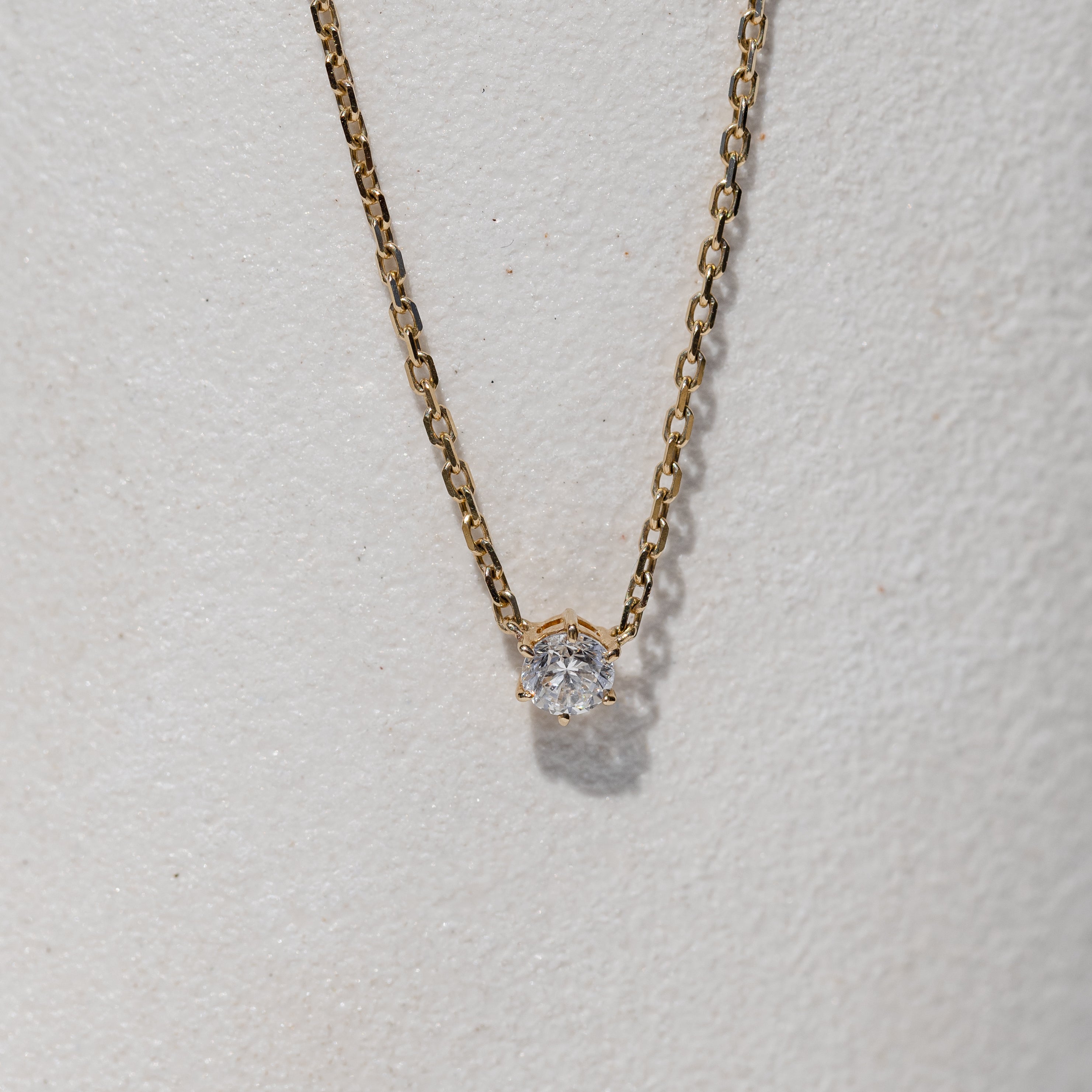 round diamond necklace