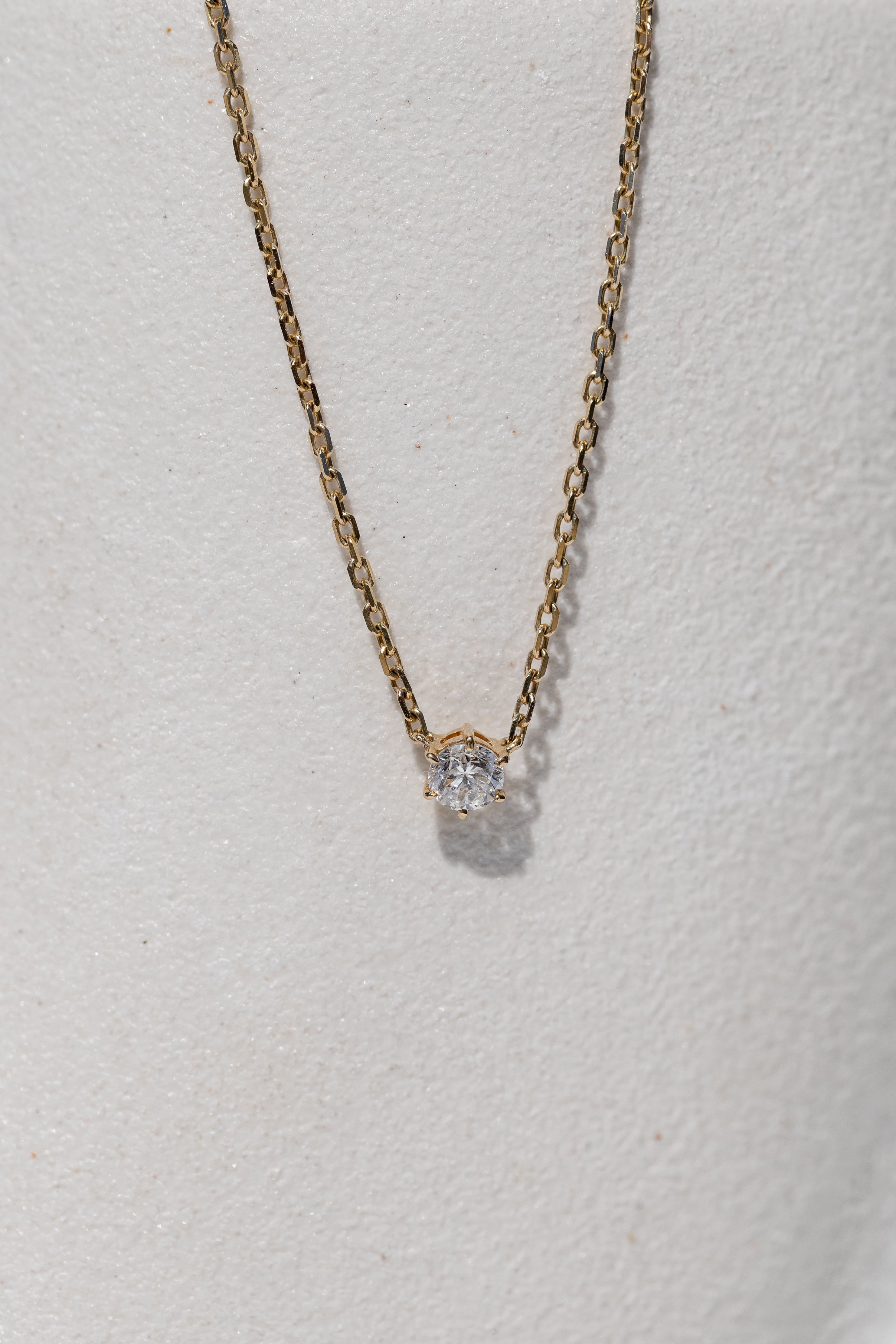 round diamond necklace